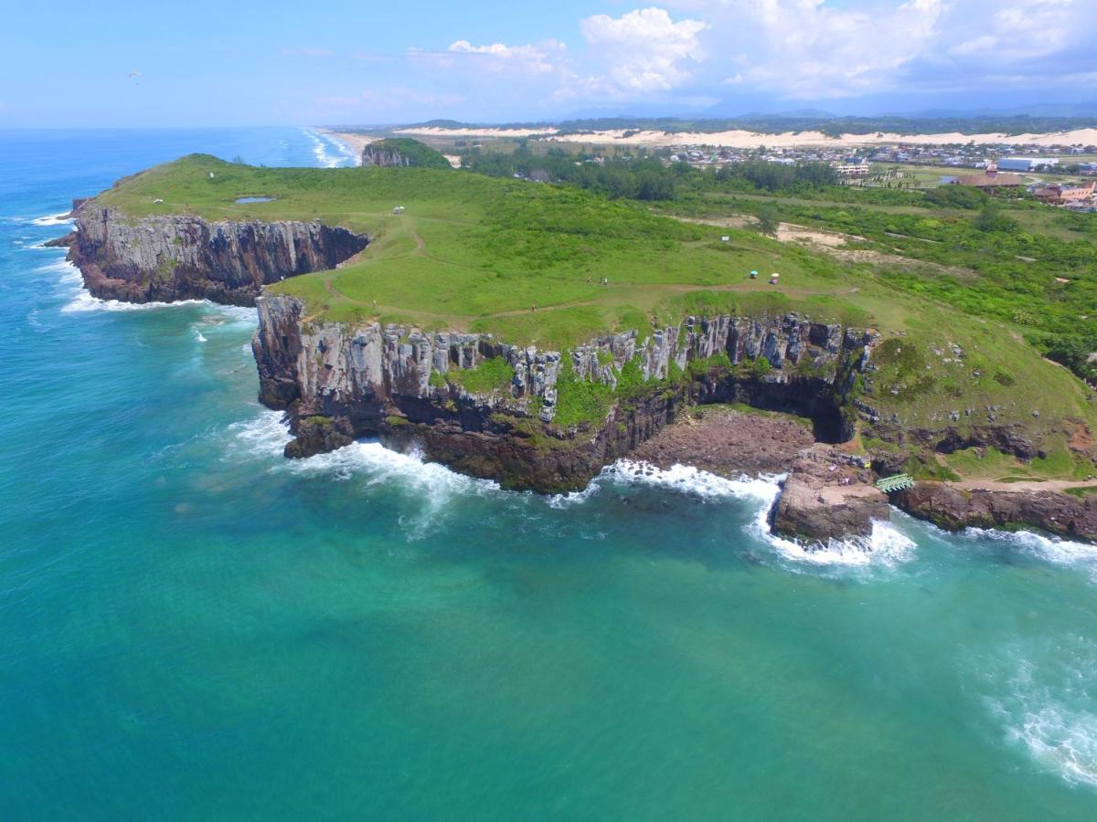 Kitnet K1 Em Torres-Rs - Na Mais Bela Praia Gaucha - Cozinha - Banheiro - Ar Condicionado - Smart Tv 32' - Wi-Fi - Anfitria Superhost No Bnb Екстер'єр фото