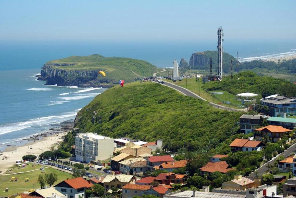 Kitnet K1 Em Torres-Rs - Na Mais Bela Praia Gaucha - Cozinha - Banheiro - Ar Condicionado - Smart Tv 32' - Wi-Fi - Anfitria Superhost No Bnb Екстер'єр фото